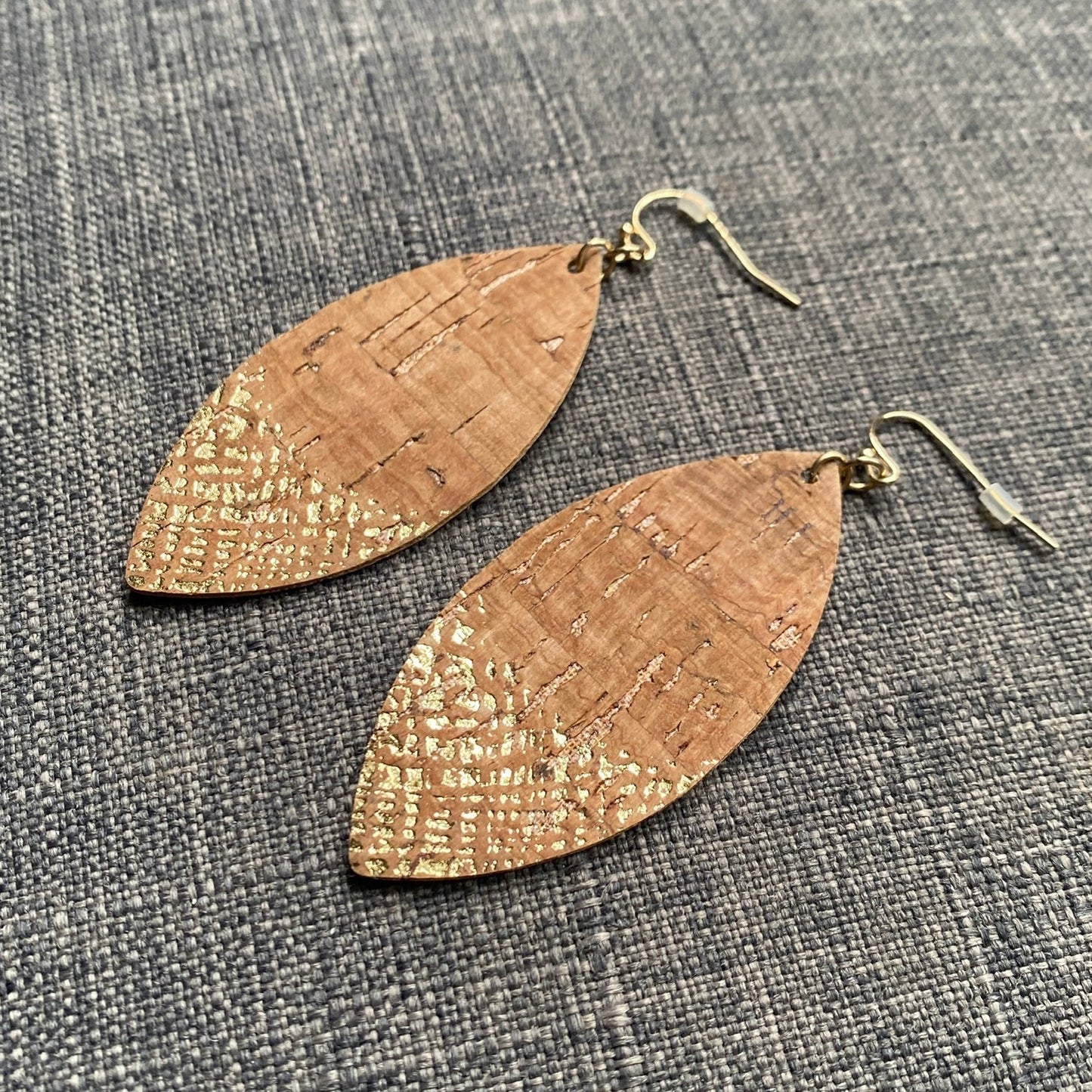 Aretes hoja de corcho.