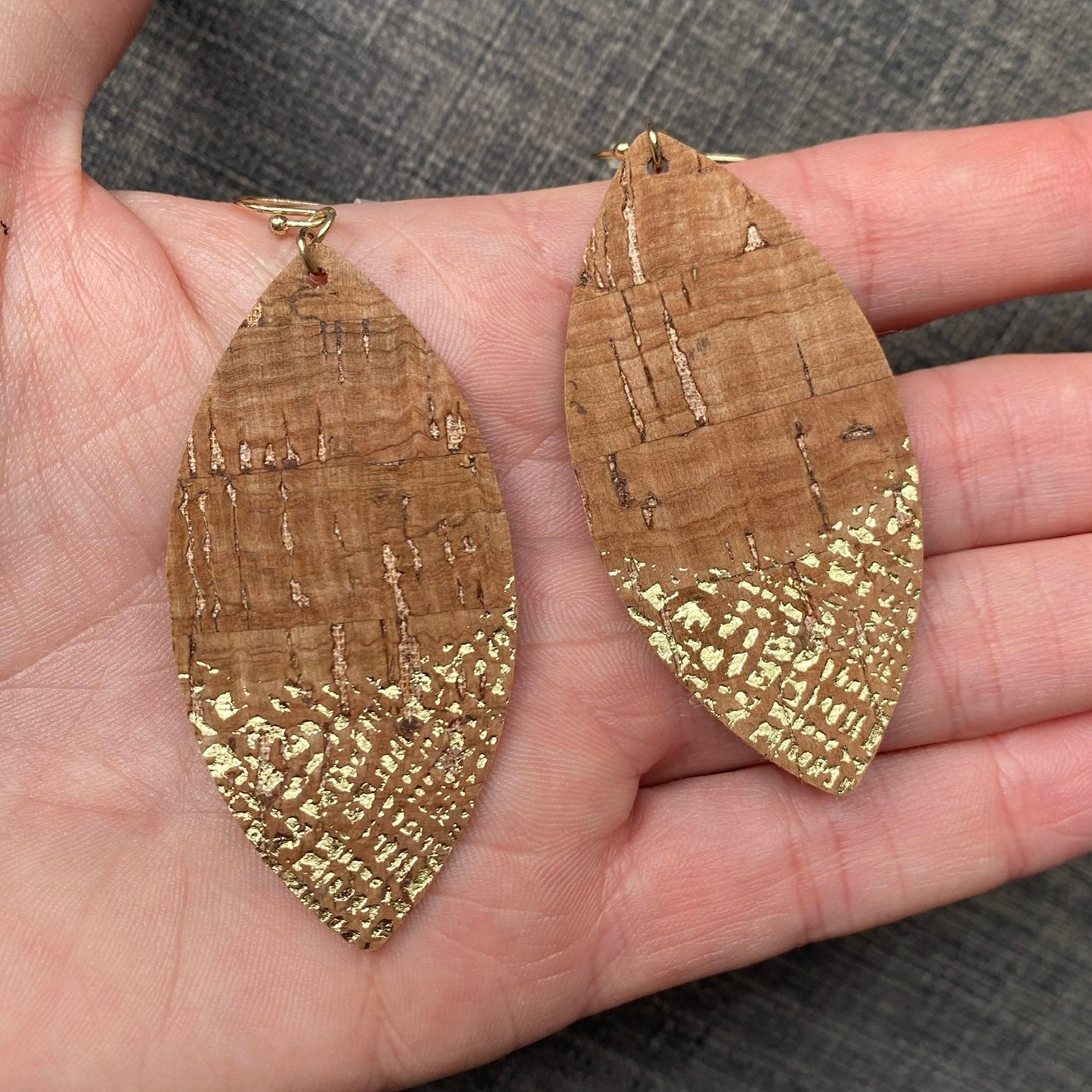 Aretes hoja de corcho.