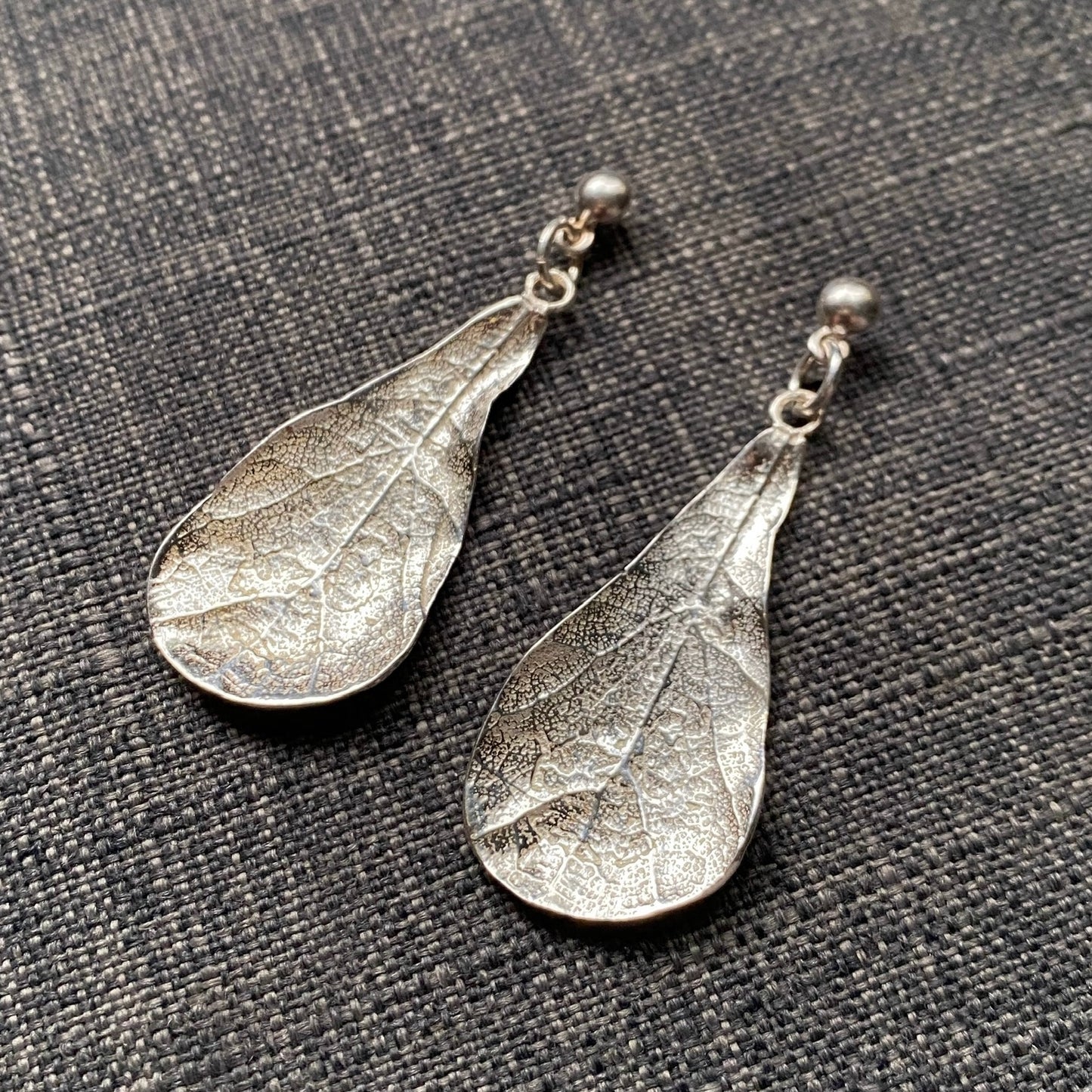 Aretes hoja plata.925 de poste.