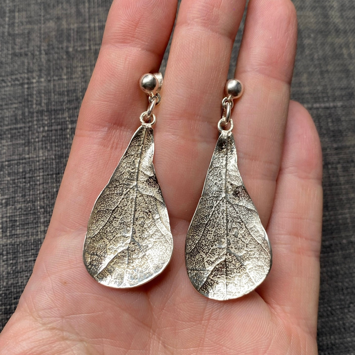 Aretes hoja plata.925 de poste.