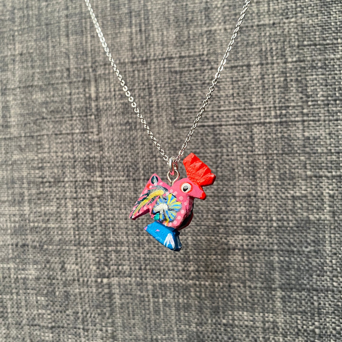 Collar alebrije gallo.