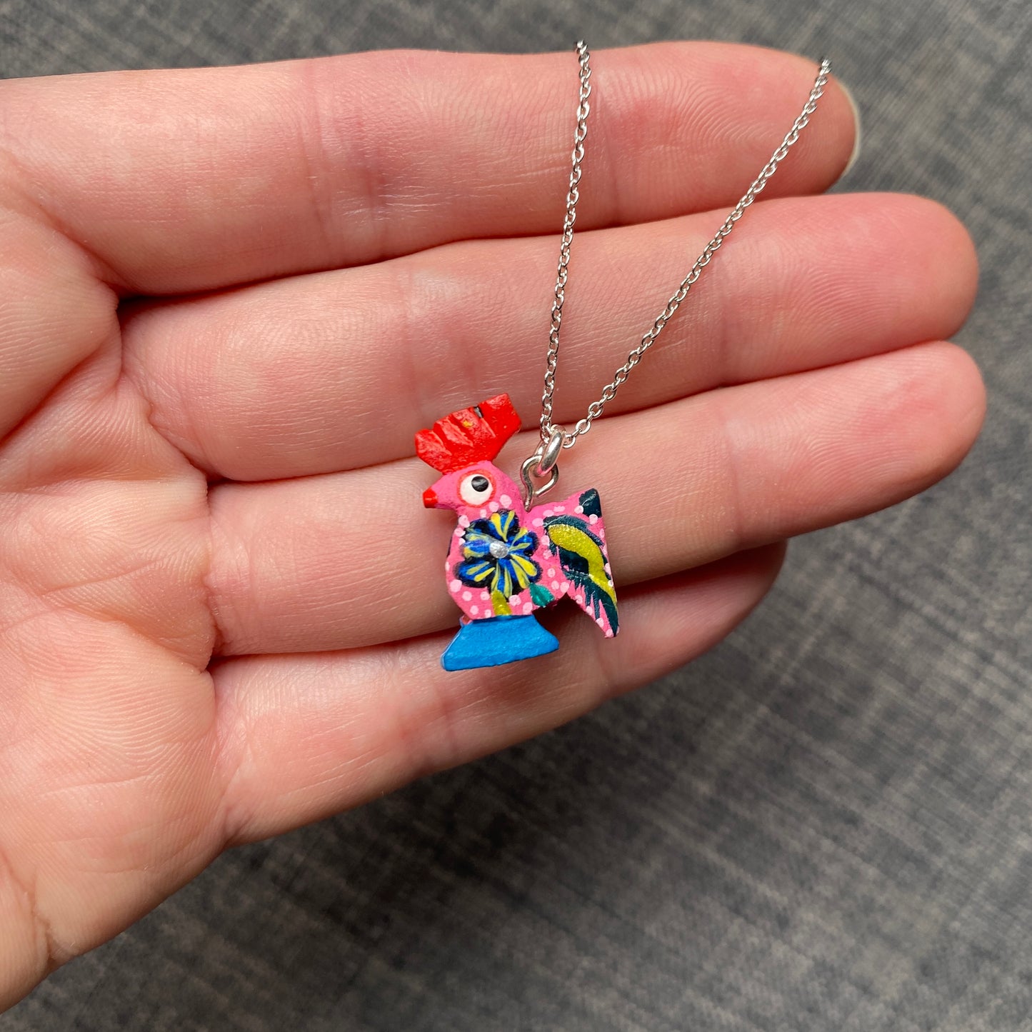 Collar alebrije gallo.