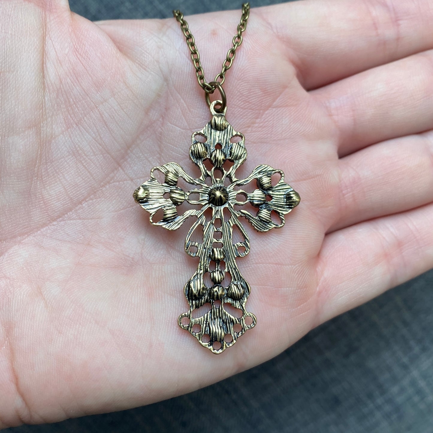 Collar cruz bronce doble cara.
