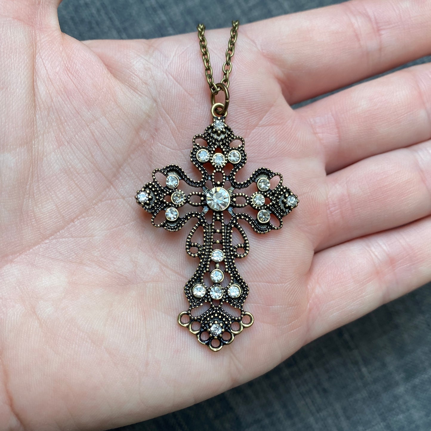 Collar cruz bronce doble cara.